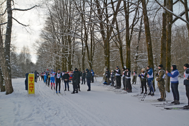 Смоленские полицейские соревновались в лыжных гонках