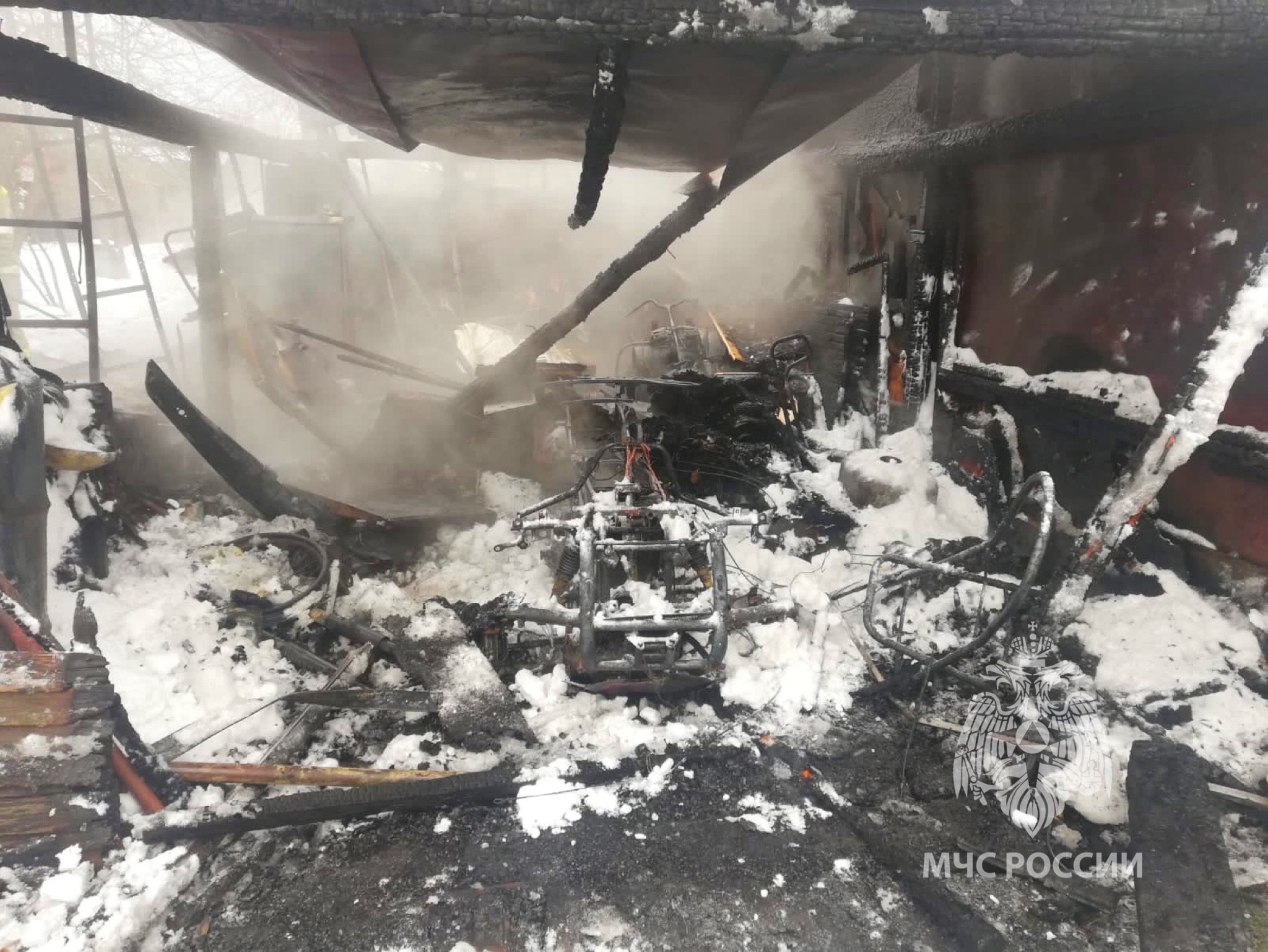 В Гагаринском районе сгорели снегоход и квадроцикл