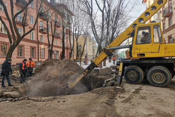 В Смоленске «Горводоканал» продолжает восстановительные работы на улице Докучаева