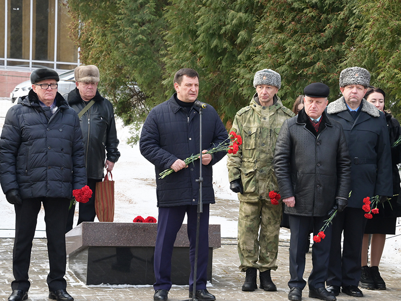 Председатель Смоленской облдумы Игорь Ляхов принял участие в памятном митинге