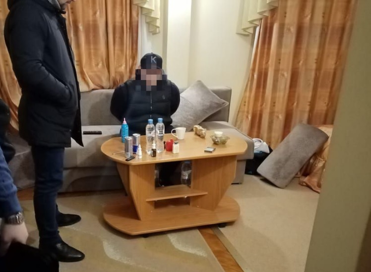 Сотрудники смоленского УФСБ задержали мужчин, фасовавших наркотики в гостиничном номере