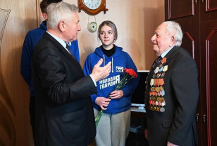 Смоленские депутаты-единороссы поздравили ветеранов с Днем защитника Отечества