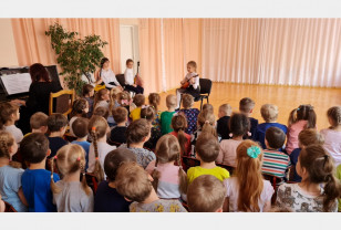 В смоленском детском саду «Колокольчик» прошел патриотический концерт