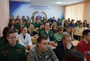 В Смоленске таможенники встретились со студентам и рассказали о своей работе