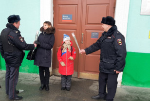 В Смоленске на железнодорожном вокзале прошла Всероссийская акция «8 Марта – в каждый дом»