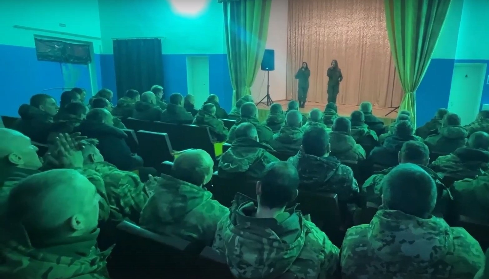 Ансамбль песни и пляски ЦВО выступил перед военнослужащими в одном из тыловых районов СВО