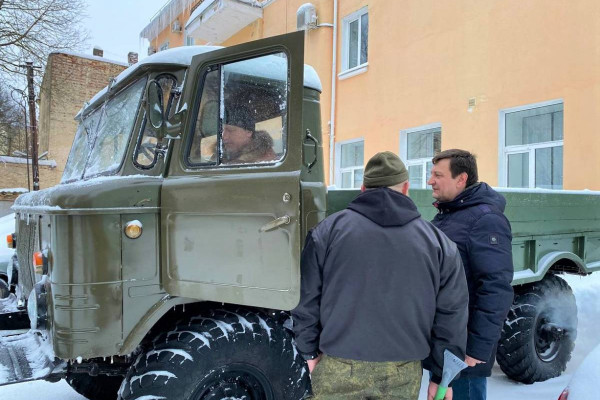 Смоленские единороссы отправили в зону СВО автомобиль «ГАЗ-66» и допоборудование