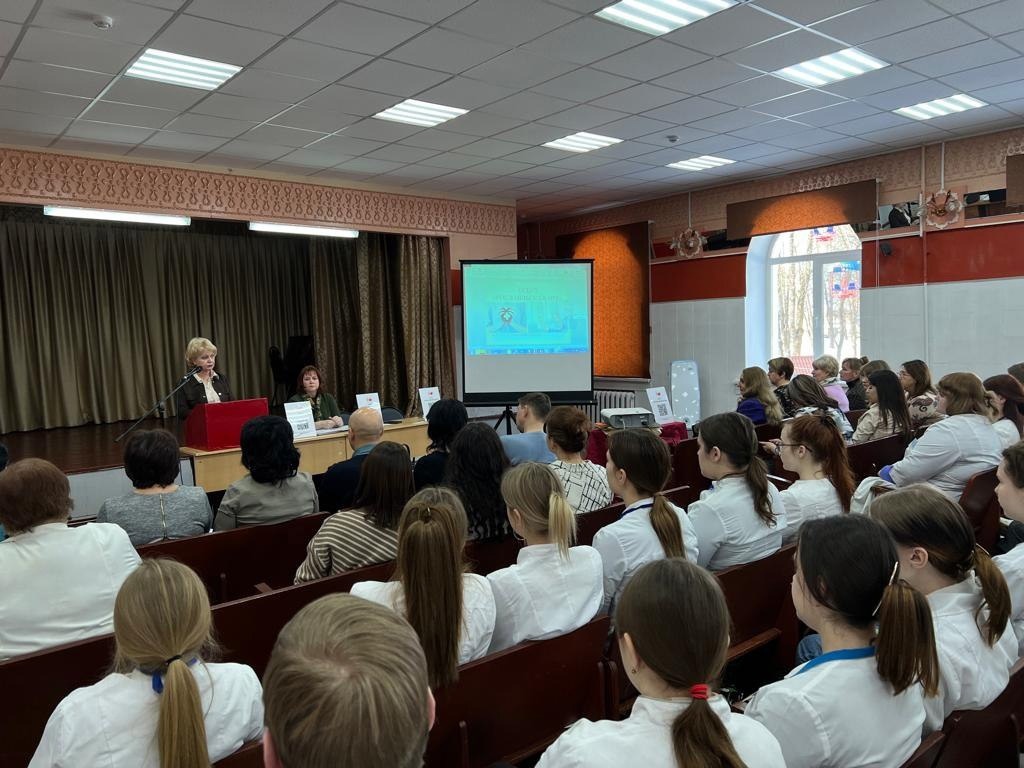 В Рославле состоялась «Ярмарка вакансий» для будущих медиков
