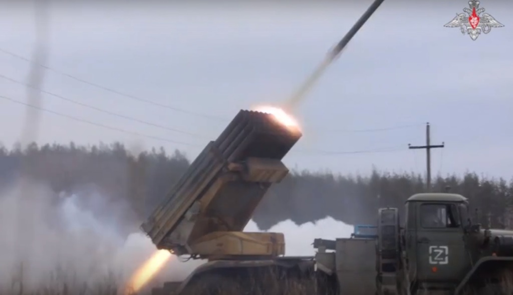 Министерство обороны России показало боевую работу реактивных систем залпового огня «Торнадо-Г» в ходе спецоперации