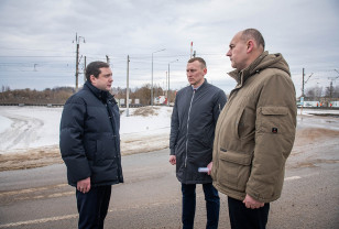 Губернатор Смоленской области осмотрел мост через реку Хмость