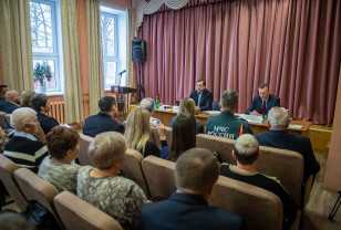 Алексей Островский провел встречу с жителями Кардымовского района