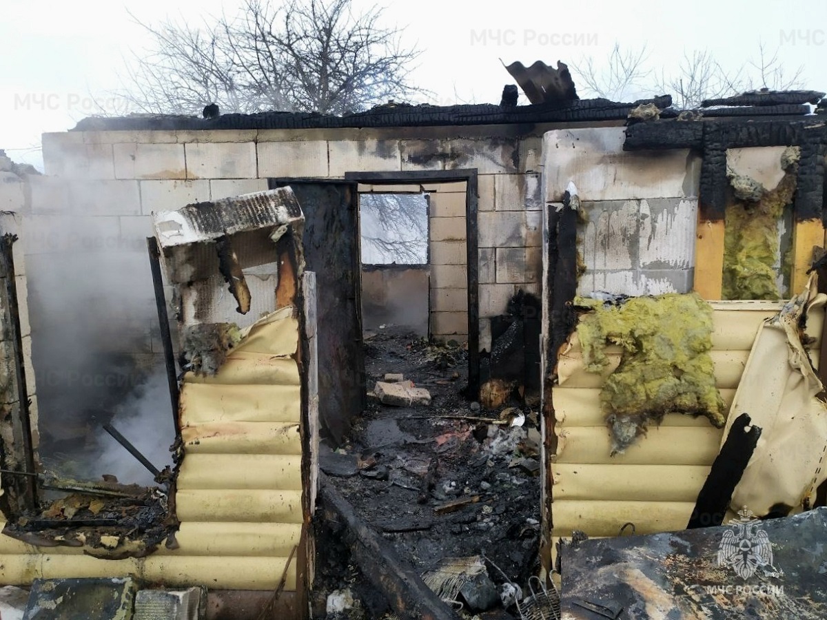 В результате пожара семья из Ярцевского района лишилась жилья
