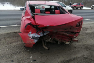 В Смоленском районе Opel Corsa врезался в Mazda 3, которая выполняла разворот