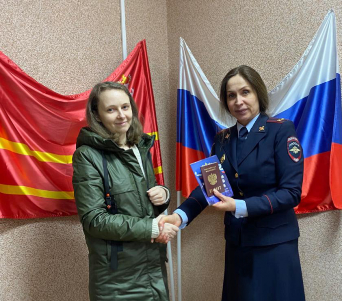 В Смоленске жители из новых регионов России получили российские паспорта