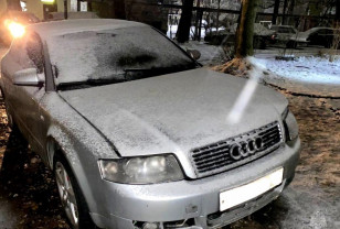 Ночью в Смоленске на улице Крупской загорелась припаркованная Audi