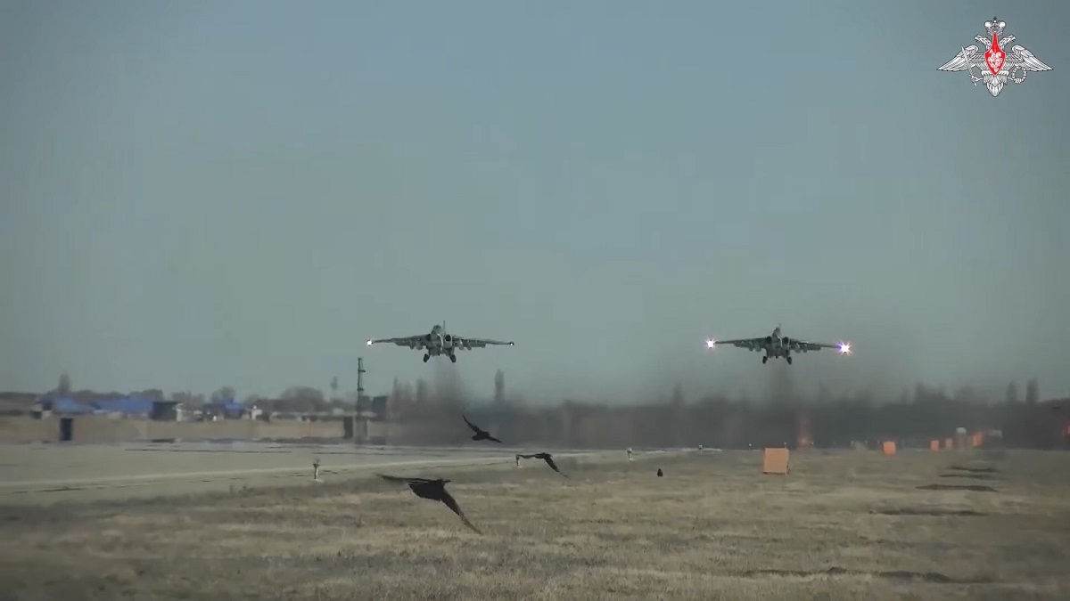 В Минобороны РФ показали кадры боевой работы Су-25 в зоне проведения спецоперации