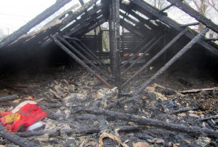 В результате короткого замыкания в Сафоново загорелся деревянный жилой дом