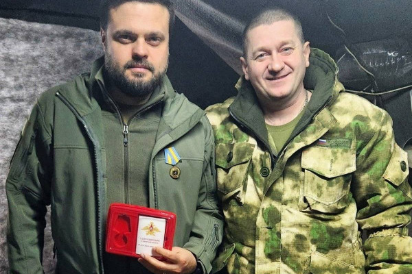 Артёма Турова наградили медалью за помощь участникам СВО