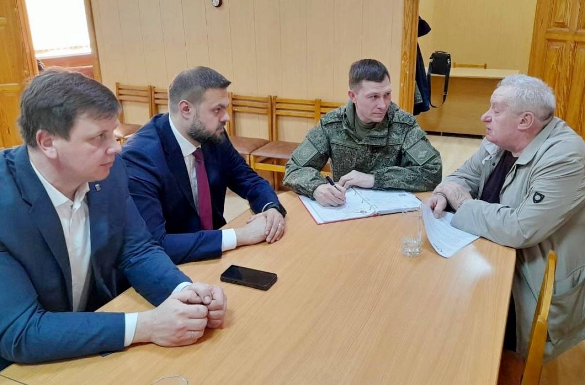 Единороссы продолжают встречи с командованием смоленских воинских частей