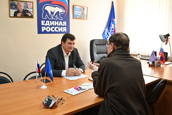 Игорь Ляхов провел прием граждан в Гагарине