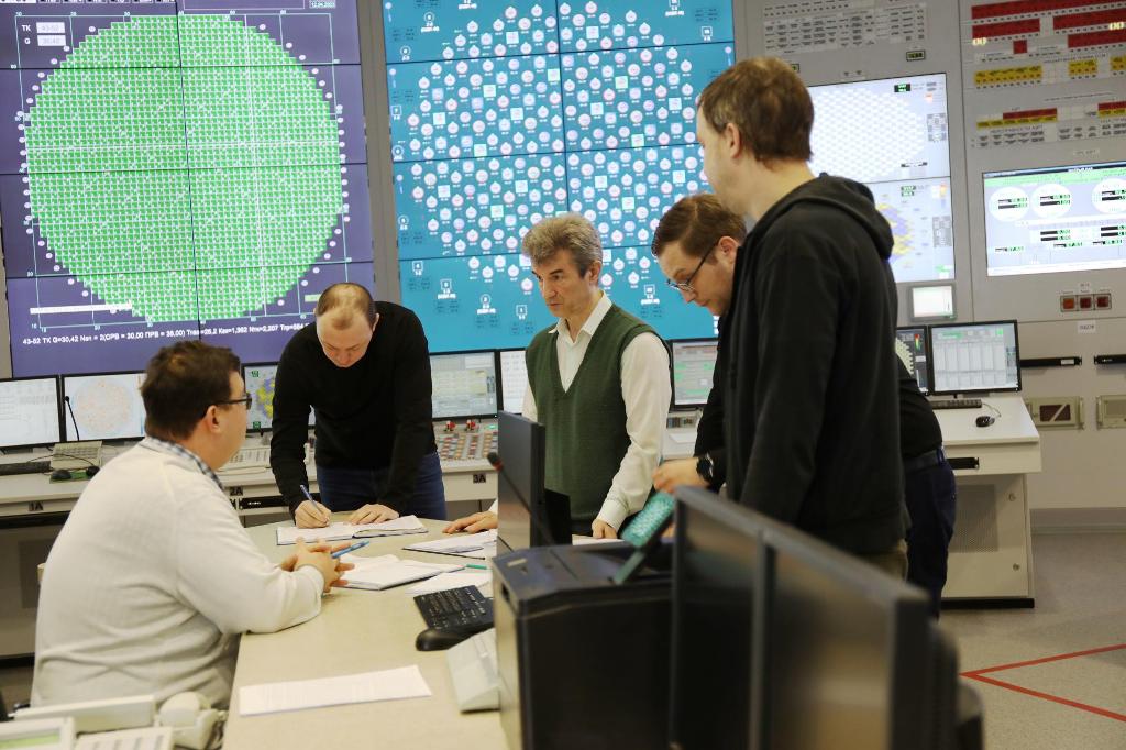 На Смоленской АЭС введён в работу новый модернизированный полномасштабный тренажер блочного щита управления энергоблока № 2