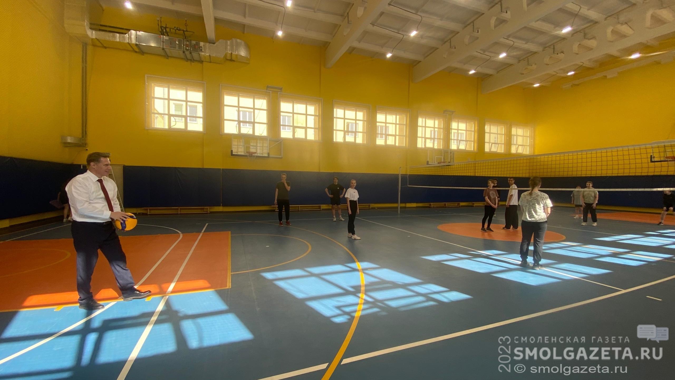 Министр здравоохранения сыграл в волейбол со студентами Смоленского медуниверситета