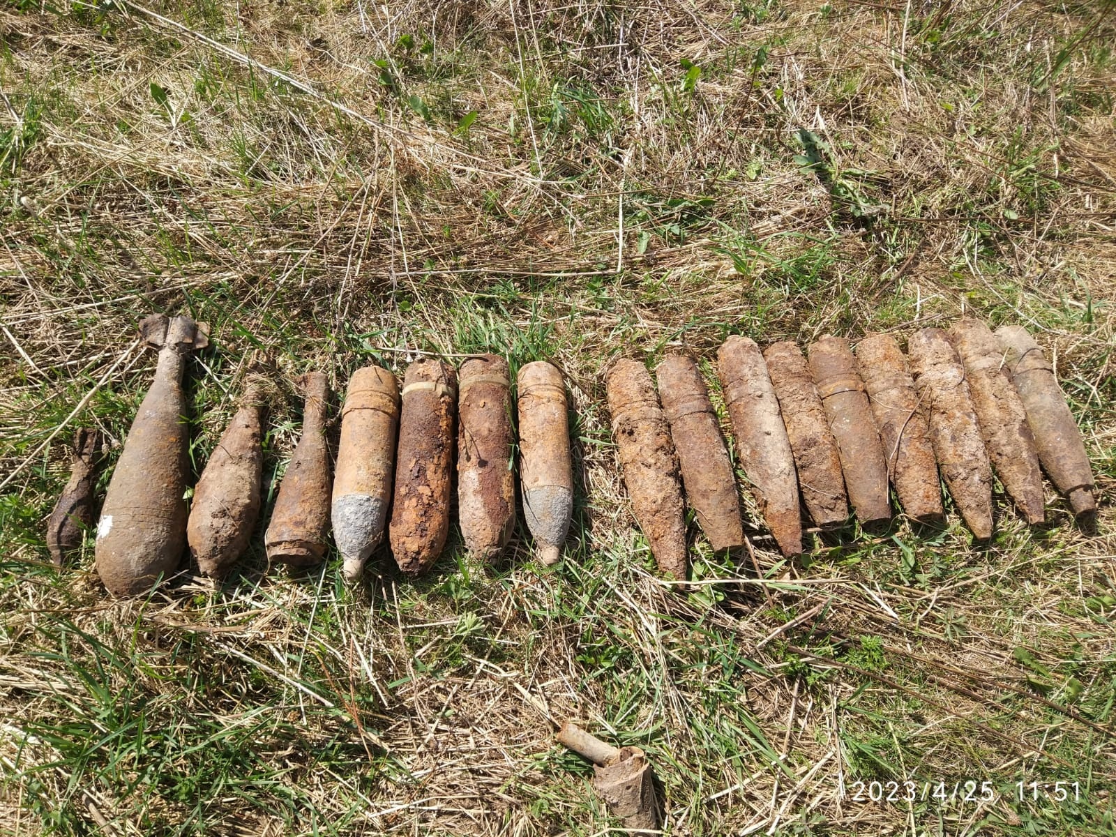 В Смоленской области сапёры обезвредили 18 взрывоопасных предметов военных времён 