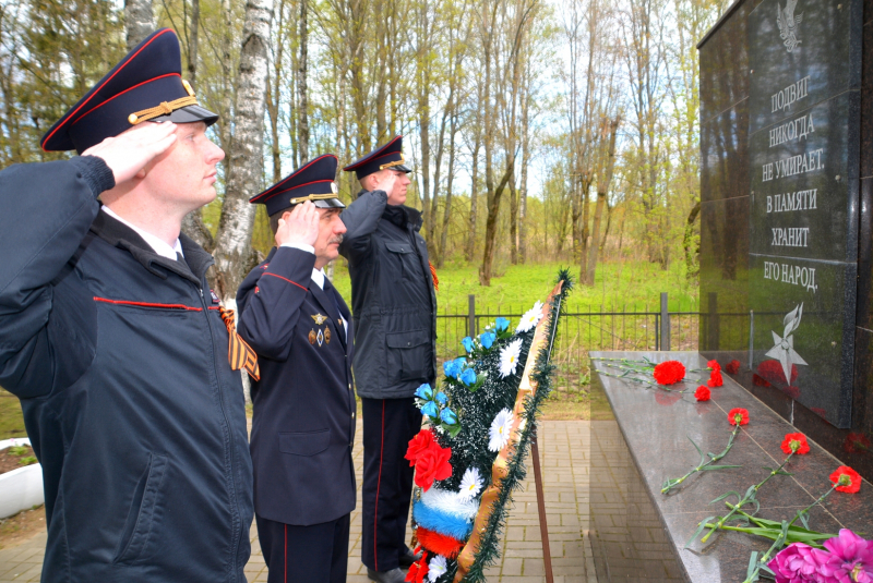 Полиция Смоленска почтила память защитников Отечества