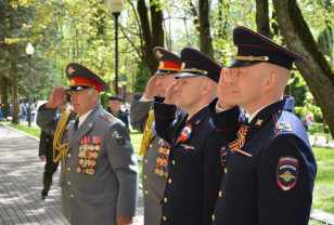 В Смоленске сотрудники и ветераны органов внутренних дел почтили память погибших коллег