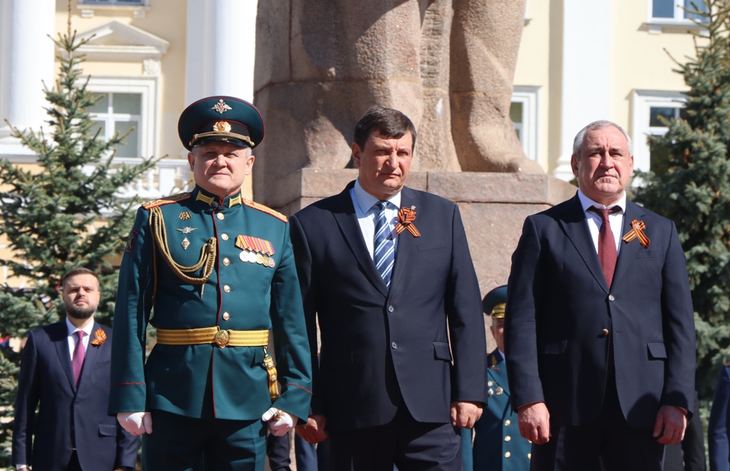 В Смоленске в праздновании Дня Победы приняли участие депутаты Государственной Думы