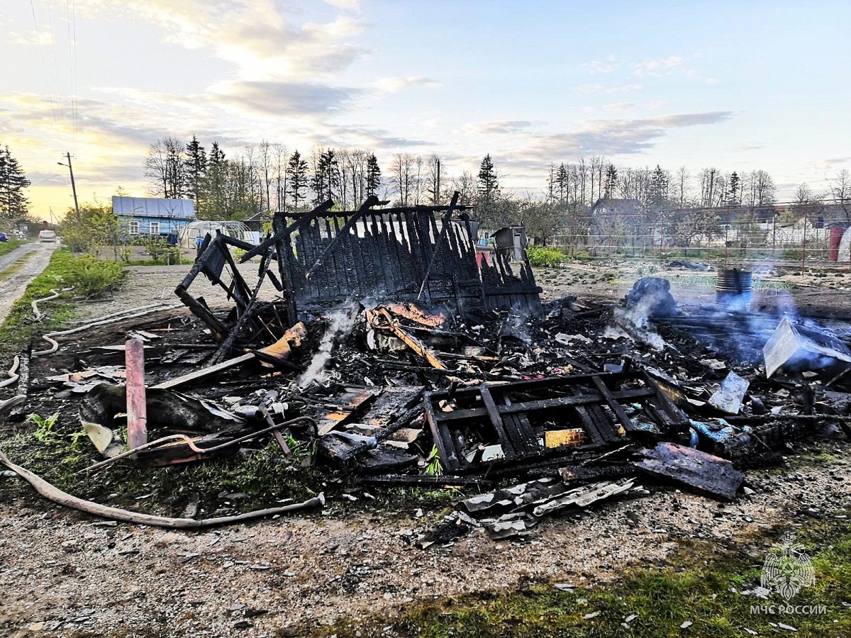 Пожар в Ярцевском районе уничтожил дачный дом