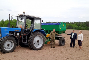 В хозяйствах Ершичского района в разгаре весенние полевые работы