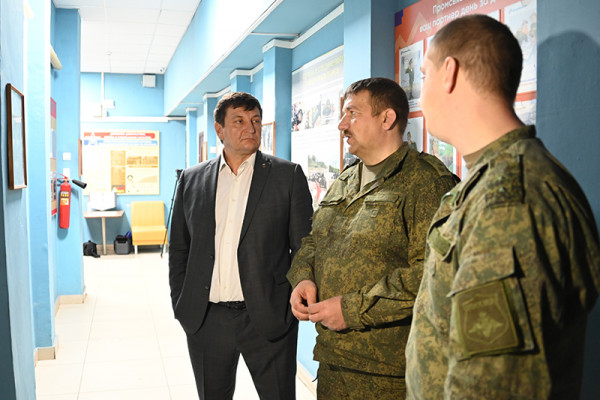 Игорь Ляхов встретился с военным комиссаром Смоленской области