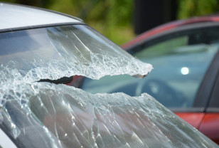 В Смоленске раскрыли факт повреждения автомобиля кирпичом