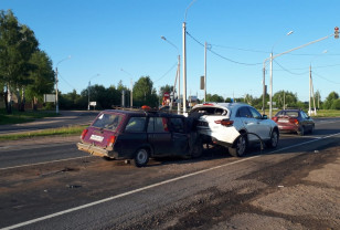 В Смоленском районе произошла авария с участием трёх автомобилей