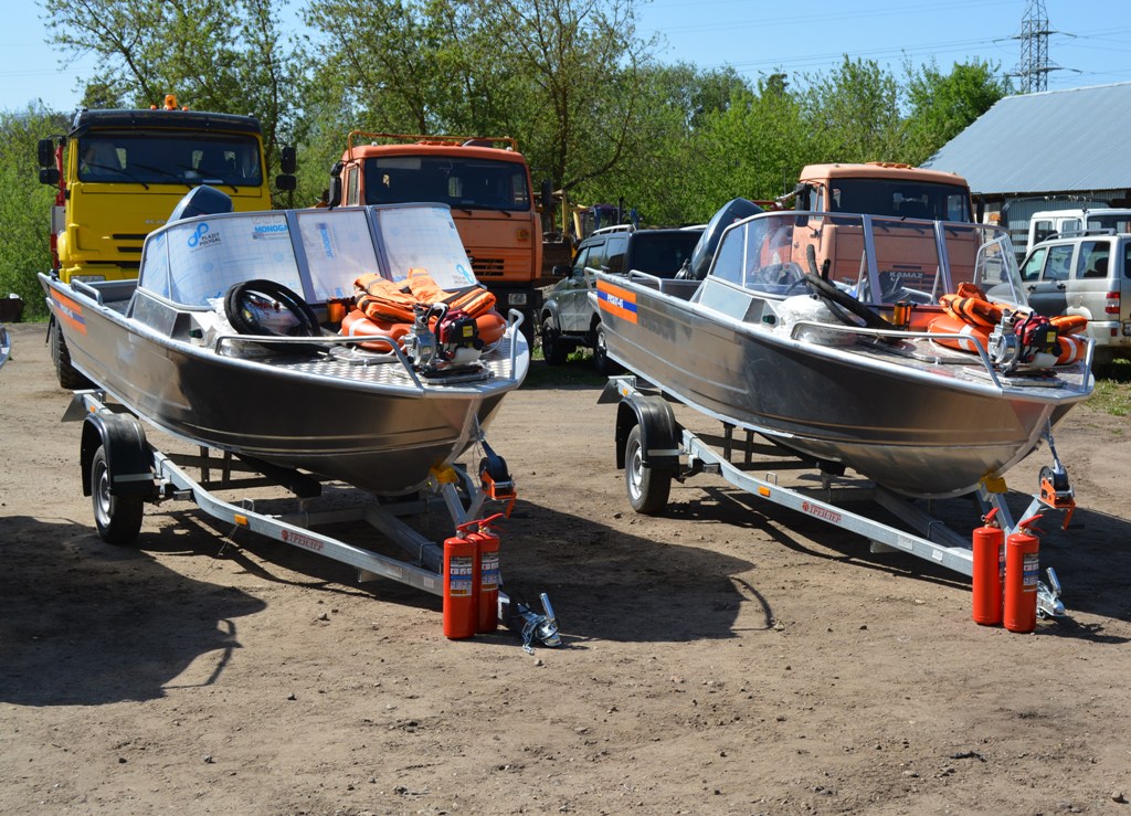 В Смоленской области филиалы Лесопожарной службы получили новые моторные лодки