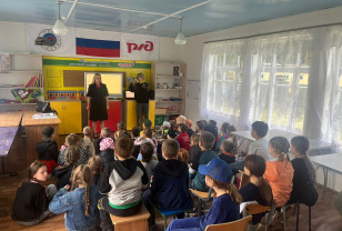 Смоленские транспортные полицейские посетили детский оздоровительный лагерь «Факел»