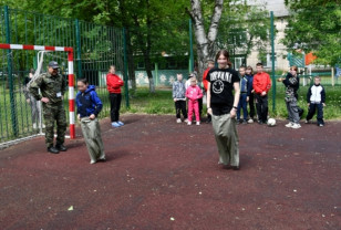 В Смоленской области сотрудники УФСИН устроили для ребят из подшефных учреждений спортивные праздники