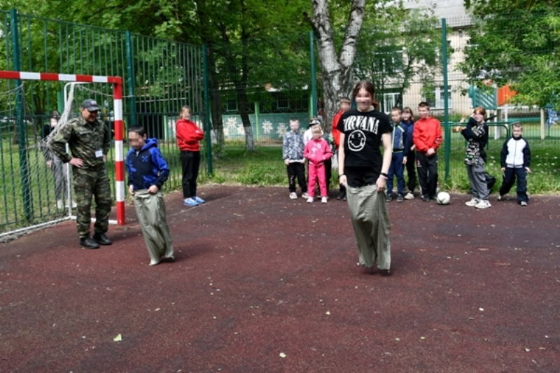 В Смоленской области сотрудники УФСИН устроили для ребят из подшефных учреждений спортивные праздники