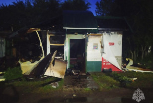 В Кардымовском районе Смоленской области горел торговый павильон