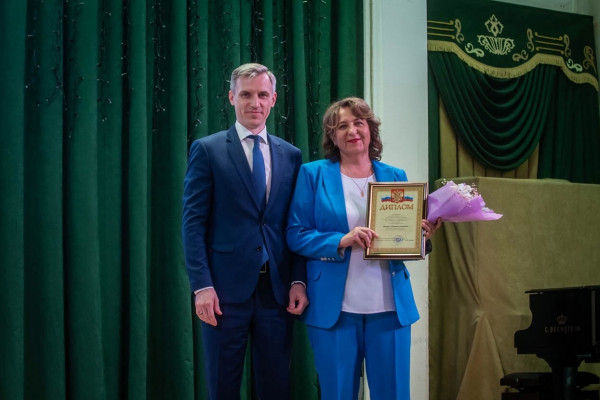 Василий Анохин вручил награды лучшим представителям медицинского сообщества Смоленщины