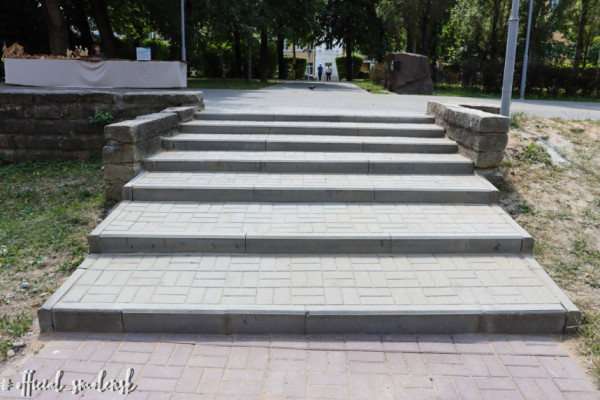 В центре Смоленска отремонтировали пешеходную лестницу