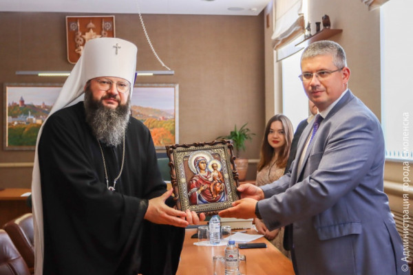 В Смоленске прошла встреча Александра Новикова и митрополита Исидора