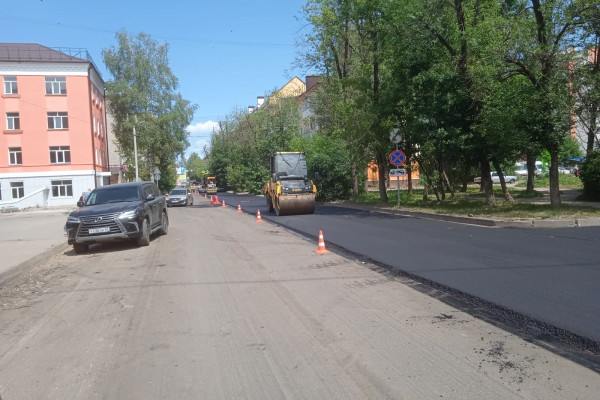 На улице Пригородной в Смоленске приступили к устройству асфальтобетонного покрытия