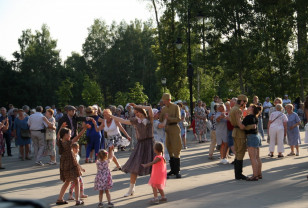 В Смоленске с размахом прошёл танцевальный вечер под открытым небом