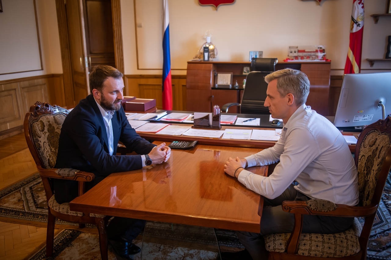 Василий Анохин и помощник Президента Максим Орешкин провели переговоры в Смоленске