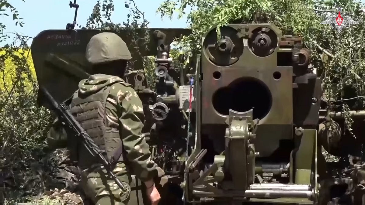 Кадры боевой работы артиллерии на Запорожском направлении в зоне СВО