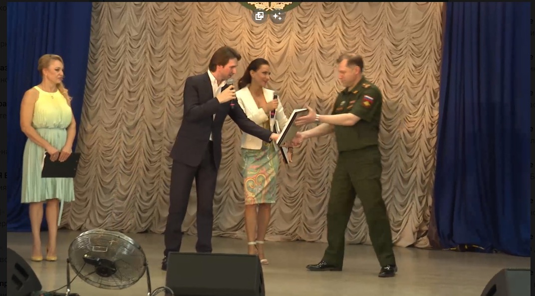 Сертификаты за первые подбитые танки Leopard передали артисты на концерте Агитбригады «Русского Радио»