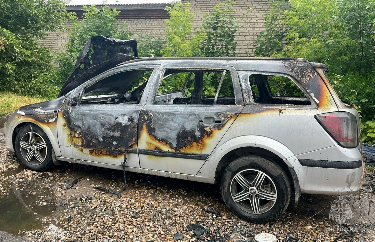В Вяземском районе Opel Astra загорелся на ходу