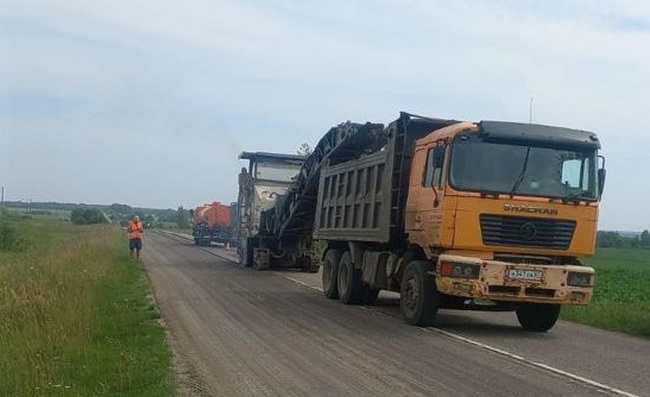 В Хиславичском районе начался ремонт автодороги в рамках нацпроекта